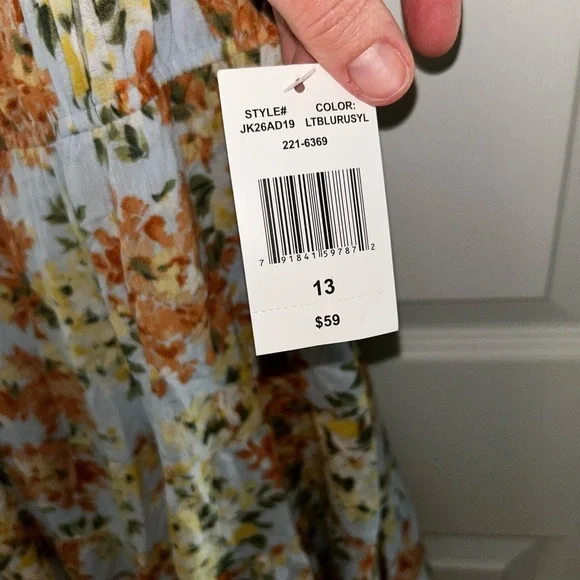 B. Smart NWT Light Blue Floral Sleeveless Mini Dress Juniors Size 13 - Picture 7 of 9